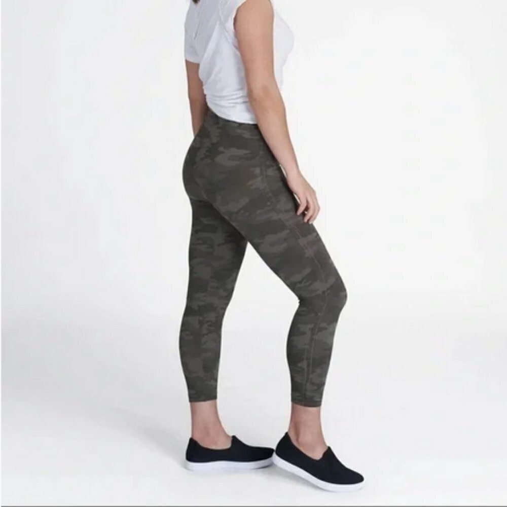 Spanx‎ Look At Me Now Green Camo Seamless Leggings High Rise Shapewear sz Md